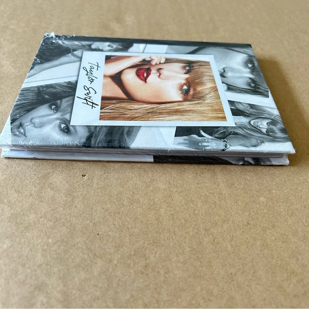 Taylor Swift Collectible Hardcover Book Taylor Swift Spotlight On A Legend Book - Picture 7 of 12